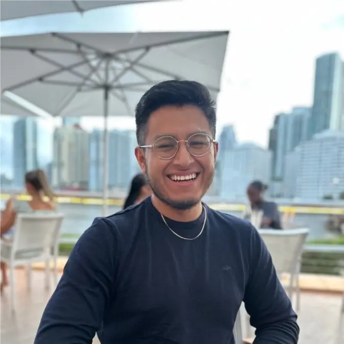 Foto de Erick Naunay, ponente en Build with AI Ecuador 2025