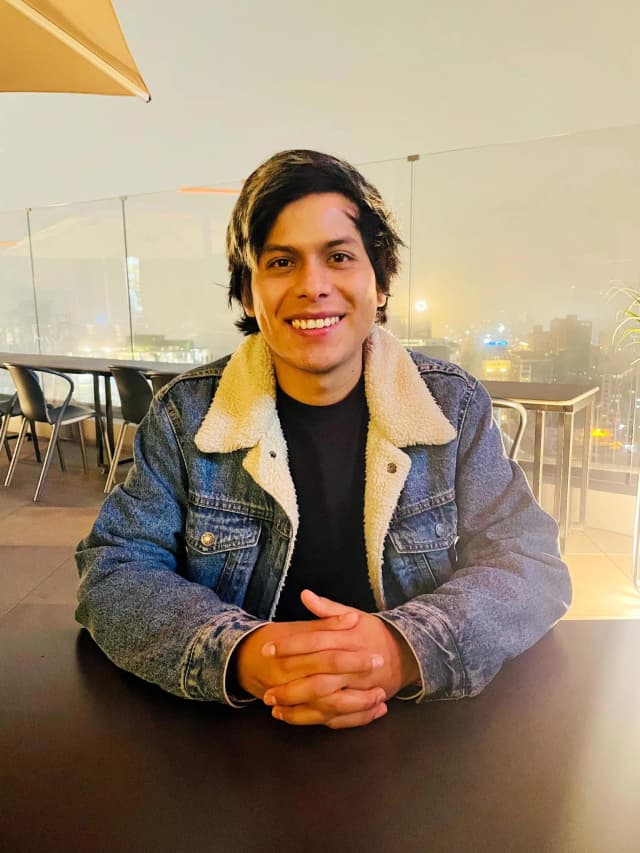 Foto de Jacob Pérez, ponente en Build with AI Ecuador 2025