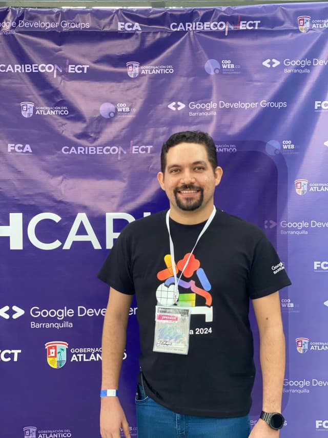 Foto de Luis Carlos Reyes Vanegas, ponente en Build with AI Ecuador 2025