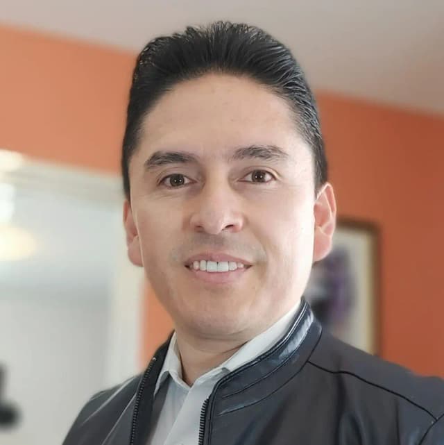 Foto de Pablo Herrera, ponente en Build with AI Ecuador 2025