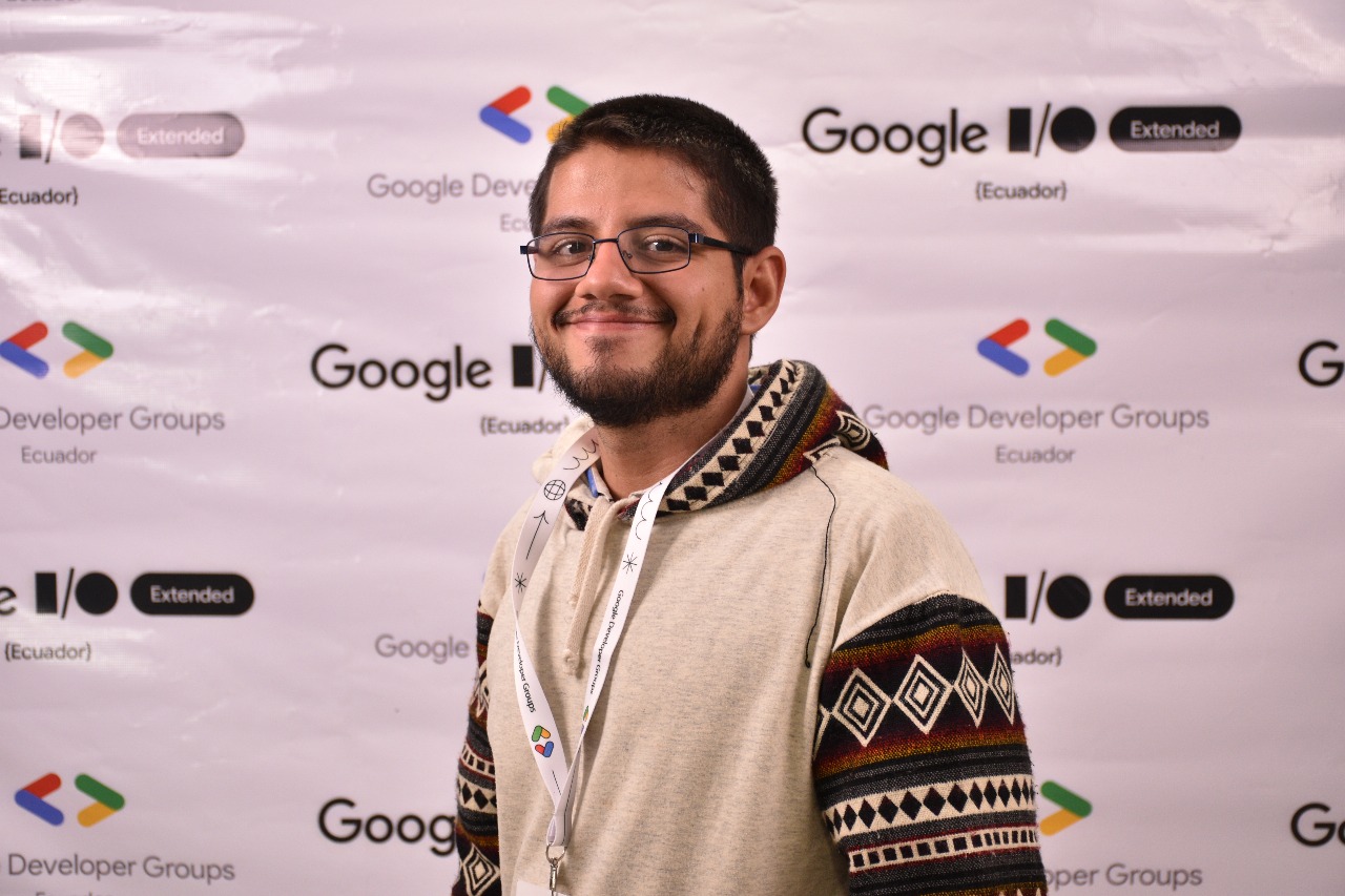 Foto de Ángel Bulnes, ponente en Build with AI Ecuador 2025